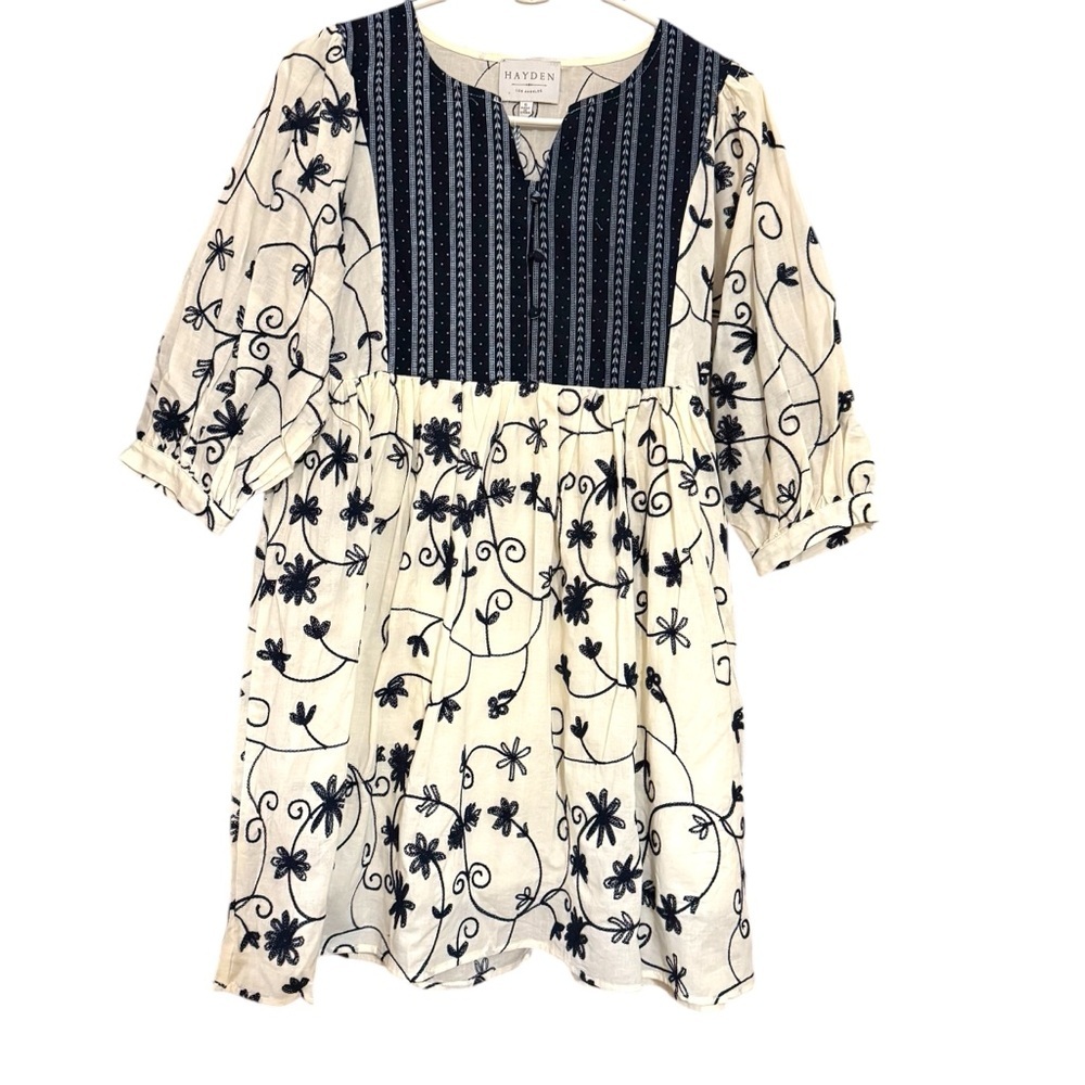 New Hayden Size Small Dress with embroidered flowers covering the dress
